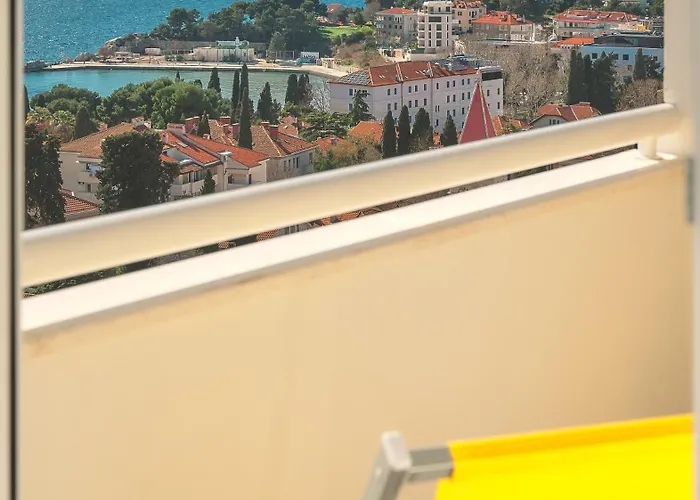 Sea View 4 In